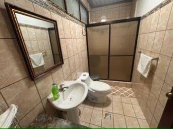 Venta de propiedad con casa, 2 apartamentos y piscina #25-932 GS