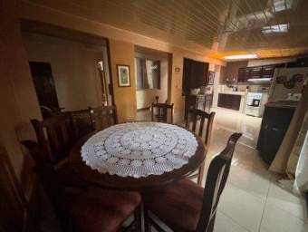 Venta de propiedad con casa, 2 apartamentos y piscina #25-932 GS