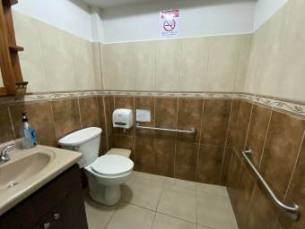 Venta de edificio de uso mixto con rentas activas en Barrio Morazán #26-2121 GS