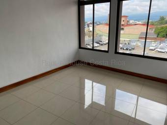 Venta de edificio de uso mixto con rentas activas en Barrio Morazán #26-2121 GS