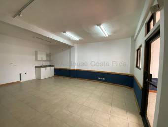 Venta de edificio de uso mixto con rentas activas en Barrio Morazán #26-2121 GS