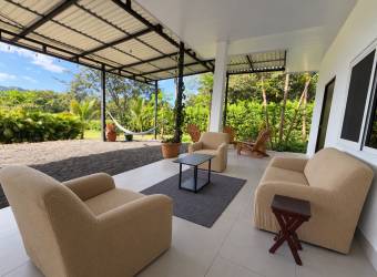 Finca con cuatro casas y piscinas privadas en Guanacaste para vivir y generar ingresos Finca con cuatro casas y piscinas privadas en Guanacaste para vivir y generar ingresos
