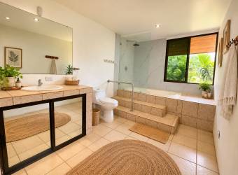 Finca con cuatro casas y piscinas privadas en Guanacaste para vivir y generar ingresos Finca con cuatro casas y piscinas privadas en Guanacaste para vivir y generar ingresos