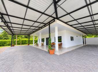 Finca con cuatro casas y piscinas privadas en Guanacaste para vivir y generar ingresos Finca con cuatro casas y piscinas privadas en Guanacaste para vivir y generar ingresos