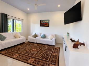 Finca con cuatro casas y piscinas privadas en Guanacaste para vivir y generar ingresos Finca con cuatro casas y piscinas privadas en Guanacaste para vivir y generar ingresos