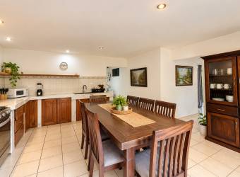 Finca con cuatro casas y piscinas privadas en Guanacaste para vivir y generar ingresos Finca con cuatro casas y piscinas privadas en Guanacaste para vivir y generar ingresos