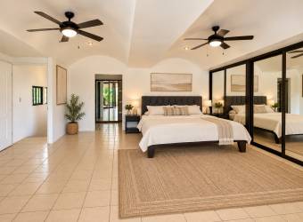 Finca con cuatro casas y piscinas privadas en Guanacaste para vivir y generar ingresos Finca con cuatro casas y piscinas privadas en Guanacaste para vivir y generar ingresos