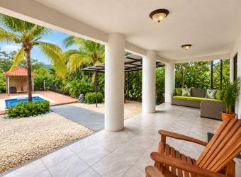 Finca con cuatro casas y piscinas privadas en Guanacaste para vivir y generar ingresos Finca con cuatro casas y piscinas privadas en Guanacaste para vivir y generar ingresos