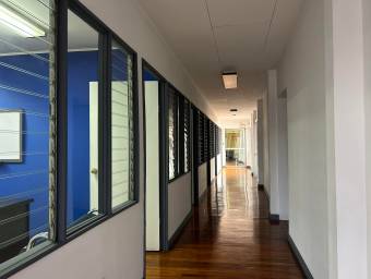 Venta de edificio comercial con oficinas y parqueos #25-929 GS