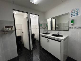 Venta de edificio comercial con oficinas y parqueos #25-929 GS