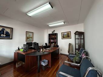 Venta de edificio comercial con oficinas y parqueos #25-929 GS