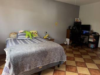 Venta de casa de 3 plantas con terrazas y amplios espacios #26-1085 GS