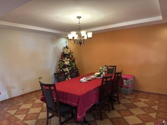 Venta de casa de 3 plantas con terrazas y amplios espacios #26-1085 GS