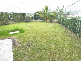 Venta de casa de 3 plantas con terrazas y amplios espacios #26-1085 GS