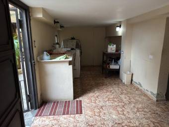 Venta de casa de 3 plantas con terrazas y amplios espacios #26-1085 GS