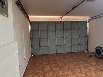 Venta de casa de 3 plantas con terrazas y amplios espacios #26-1085 GS