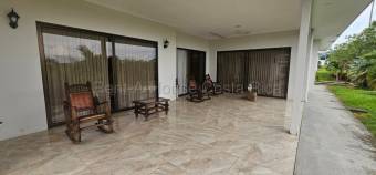 Venta de Lote  5 BODEGAS Y 3 CASAS en La Guácima de Alajuela. RAH 27-916