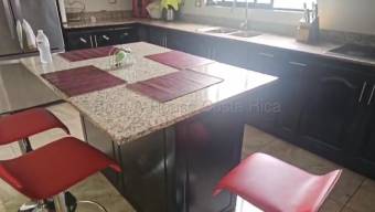 Venta de Lote  5 BODEGAS Y 3 CASAS en La Guácima de Alajuela. RAH 27-916