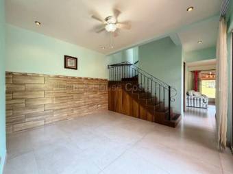 Venta de Casa en Grecia-Puente de Piedra. RAH 27-886