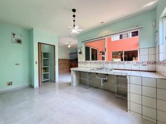 Venta de Casa en Grecia-Puente de Piedra. RAH 27-886