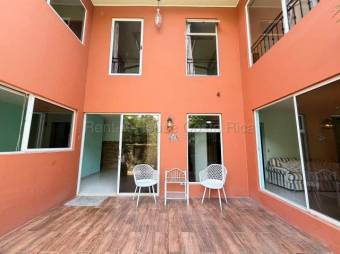 Venta de Casa en Grecia-Puente de Piedra. RAH 27-886