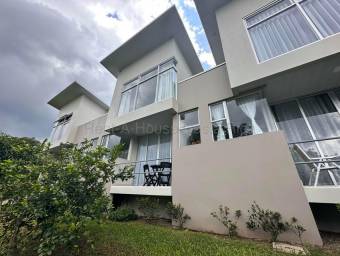 Se alquila apartamento en Ciudad Colón Mora 27-819
