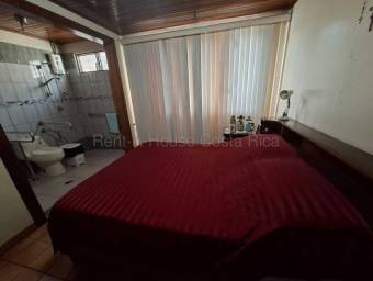 Se alquila casa en San Antonio Escazú 27-938