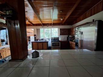Se alquila casa en San Antonio Escazú 27-938