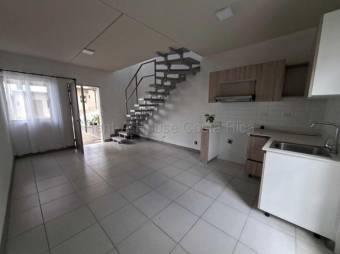 Alquiler de Casa de 2 Plantas en Desamparados. RAH 27-942