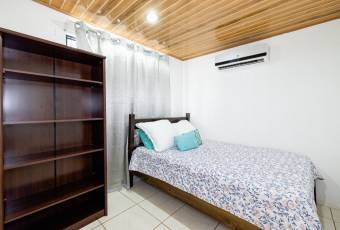 Casa en Venta Cerca de Tamarindo con Piscina Privada y Estudio Independiente
