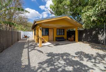 Casa en Venta Cerca de Tamarindo con Piscina Privada y Estudio Independiente