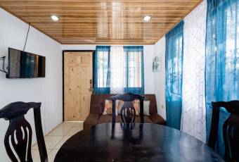 Casa en Venta Cerca de Tamarindo con Piscina Privada y Estudio Independiente