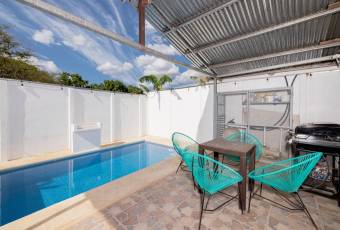 Casa en Venta Cerca de Tamarindo con Piscina Privada y Estudio Independiente