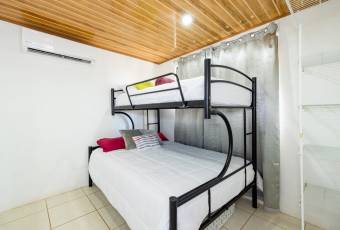 Casa en Venta Cerca de Tamarindo con Piscina Privada y Estudio Independiente