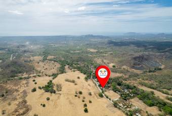 Casa en Venta Cerca de Tamarindo con Piscina Privada y Estudio Independiente