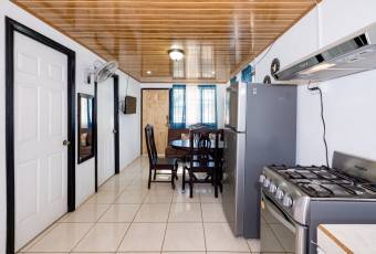 Casa en Venta Cerca de Tamarindo con Piscina Privada y Estudio Independiente