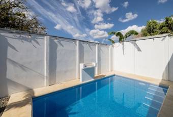 Casa en Venta Cerca de Tamarindo con Piscina Privada y Estudio Independiente