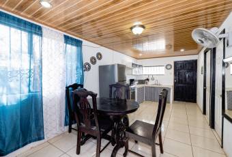 Casa en Venta Cerca de Tamarindo con Piscina Privada y Estudio Independiente