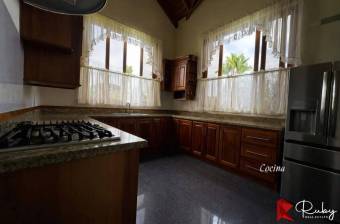 DONDE EL DISEÑO Y LA NATURALEZA SE ENCUENTRAN Guápiles, Pococí  Residencial privado