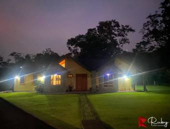 DONDE EL DISEÑO Y LA NATURALEZA SE ENCUENTRAN Guápiles, Pococí  Residencial privado