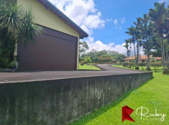 DONDE EL DISEÑO Y LA NATURALEZA SE ENCUENTRAN Guápiles, Pococí  Residencial privado
