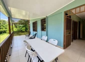 Propiedad en Venta con Dos Casas Independientes y Piscina Privada