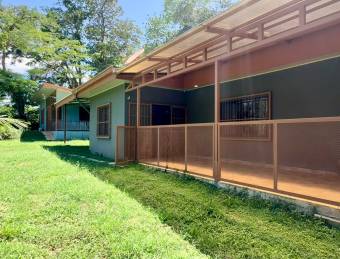 Propiedad en Venta con Dos Casas Independientes y Piscina Privada