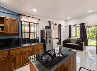 Propiedad en Venta con Dos Casas Independientes y Piscina Privada