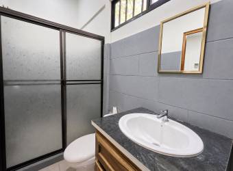 Propiedad en Venta con Dos Casas Independientes y Piscina Privada
