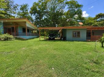 Propiedad en Venta con Dos Casas Independientes y Piscina Privada