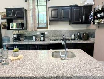 Propiedad en Venta con Dos Casas Independientes y Piscina Privada