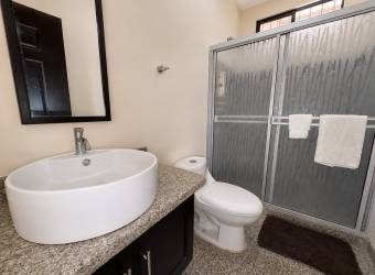 Propiedad en Venta con Dos Casas Independientes y Piscina Privada