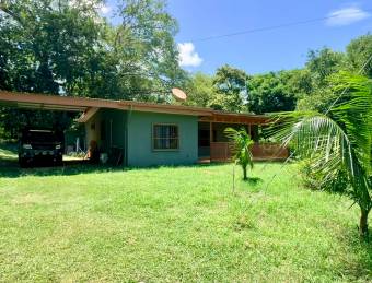 Propiedad en Venta con Dos Casas Independientes y Piscina Privada