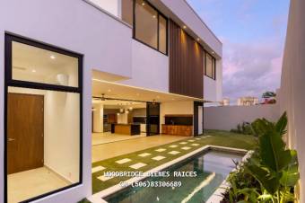 Casa nueva en venta Escazú Los Laureles /piscina-terraza